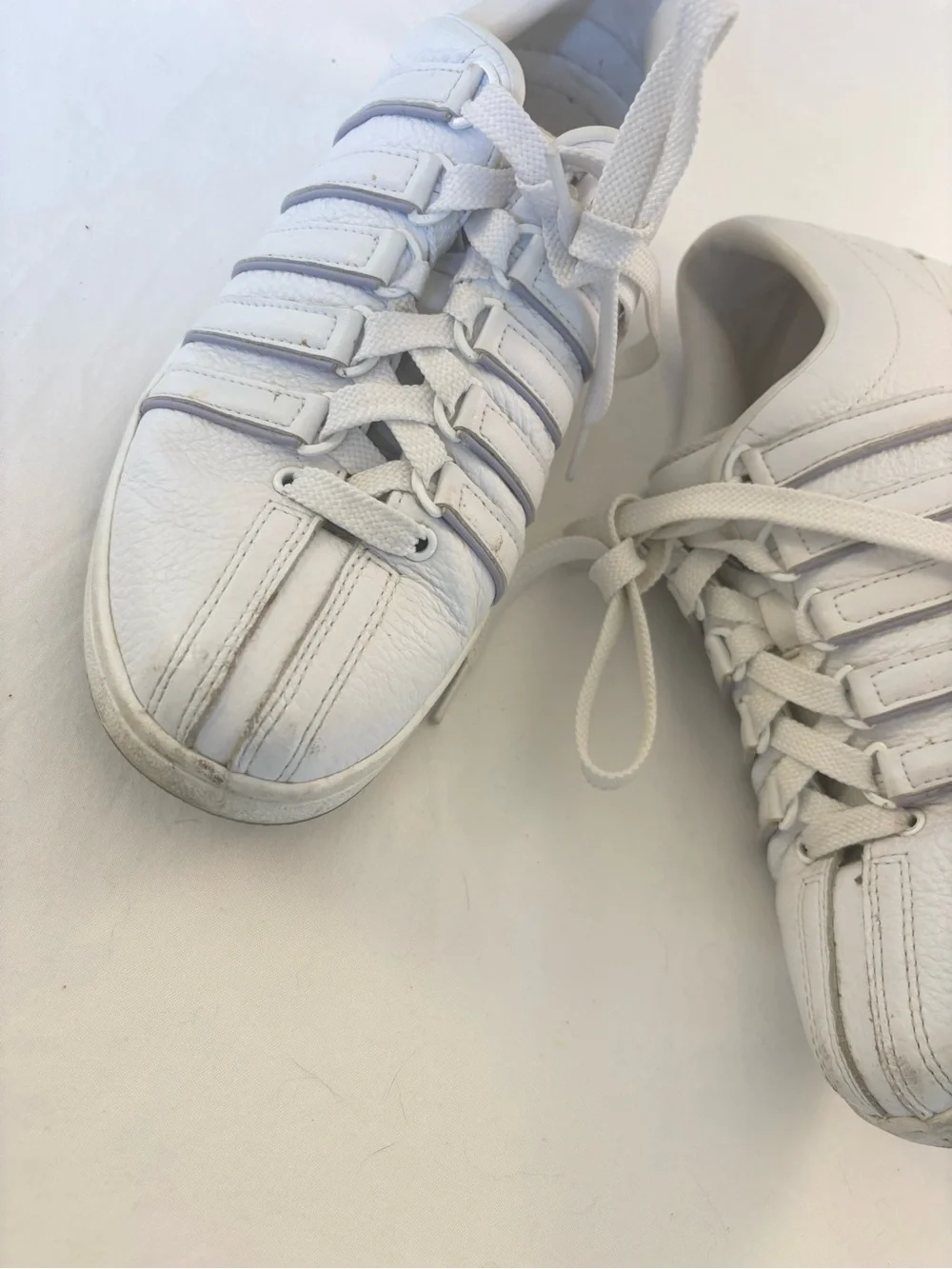 K Swiss women’s White Leather Casual Sneakers